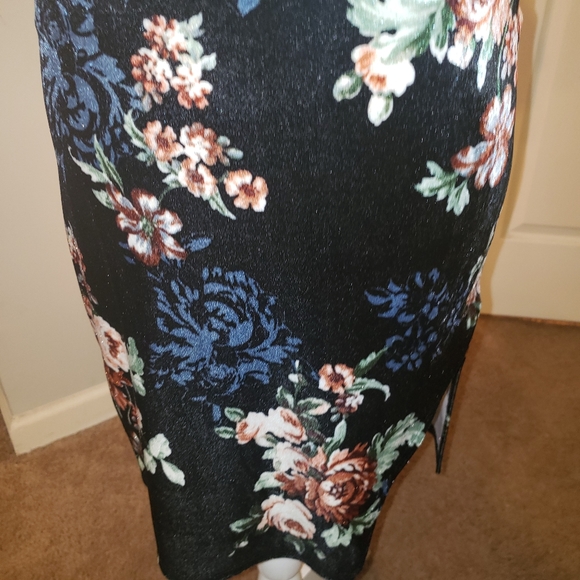 🏆HP🏆 Black Floral Velvet Ruffle Crop Top/Skirt Set - Picture 7 of 10